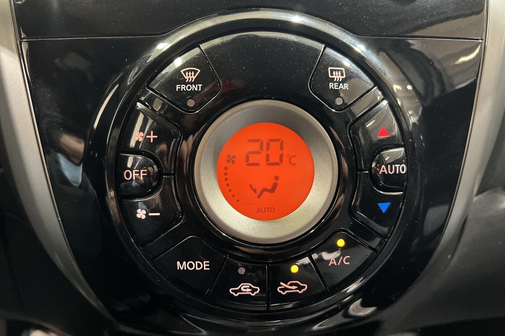 Nissan Note iso kuva 17