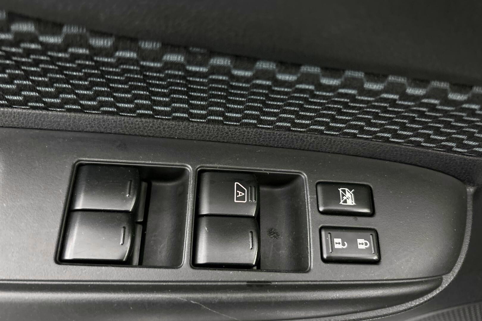 Nissan Note iso kuva 14