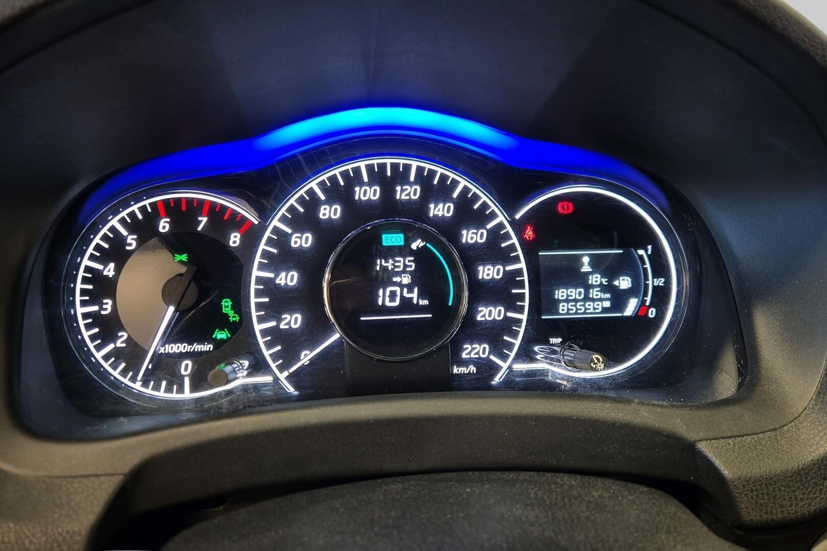 Nissan Note iso kuva 14