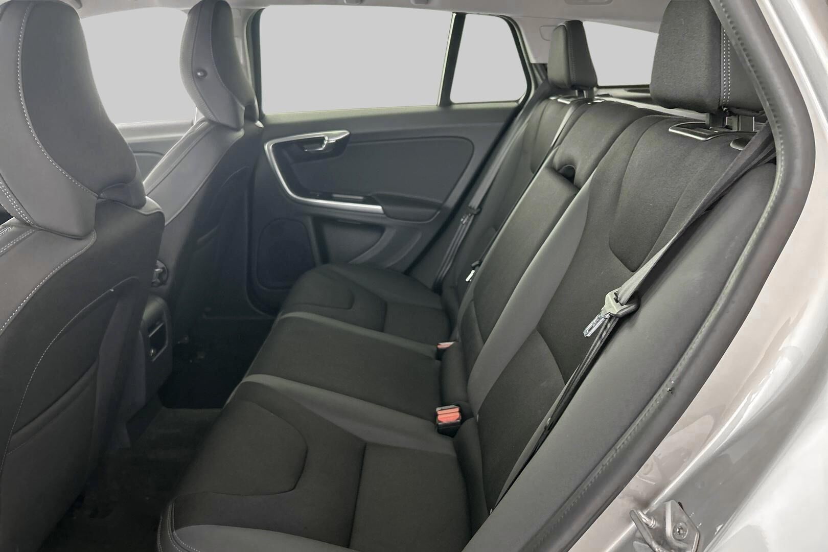 Volvo V60 iso kuva 7