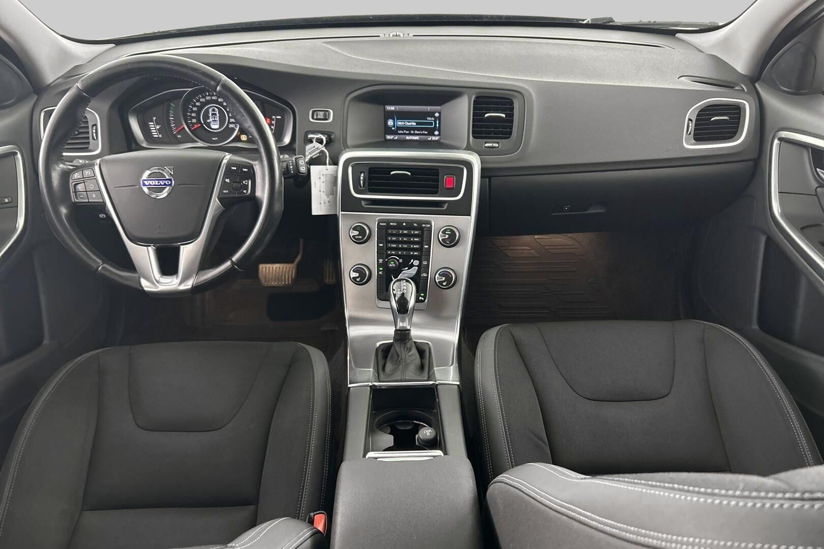 Volvo V60 iso kuva 8