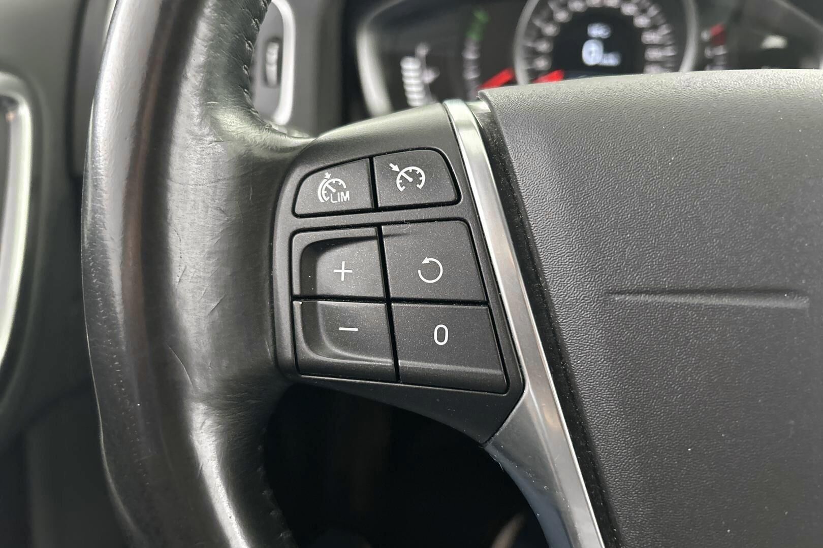 Volvo V60 iso kuva 13