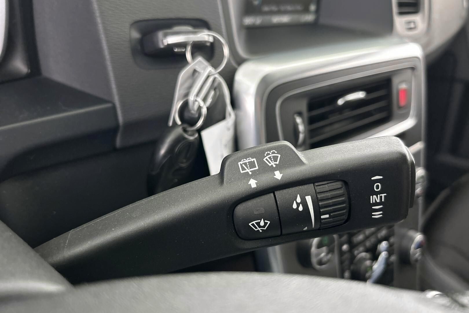 Volvo V60 iso kuva 14