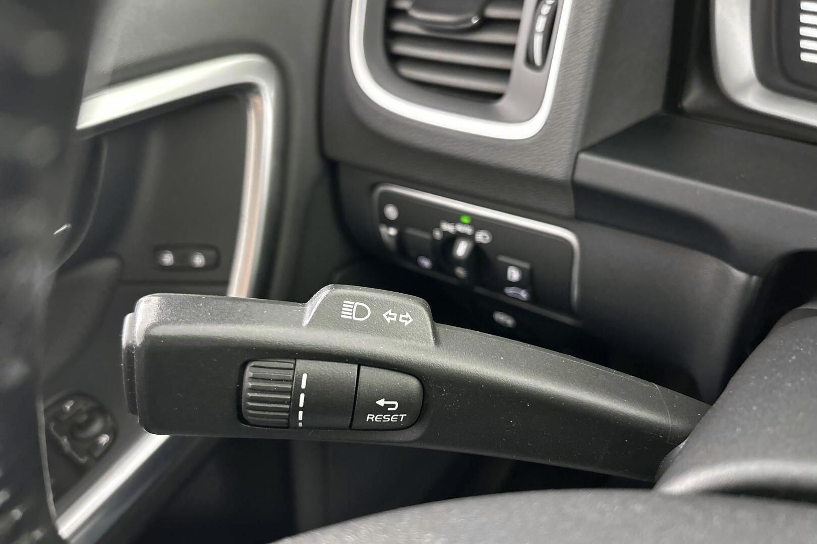 Volvo V60 iso kuva 15