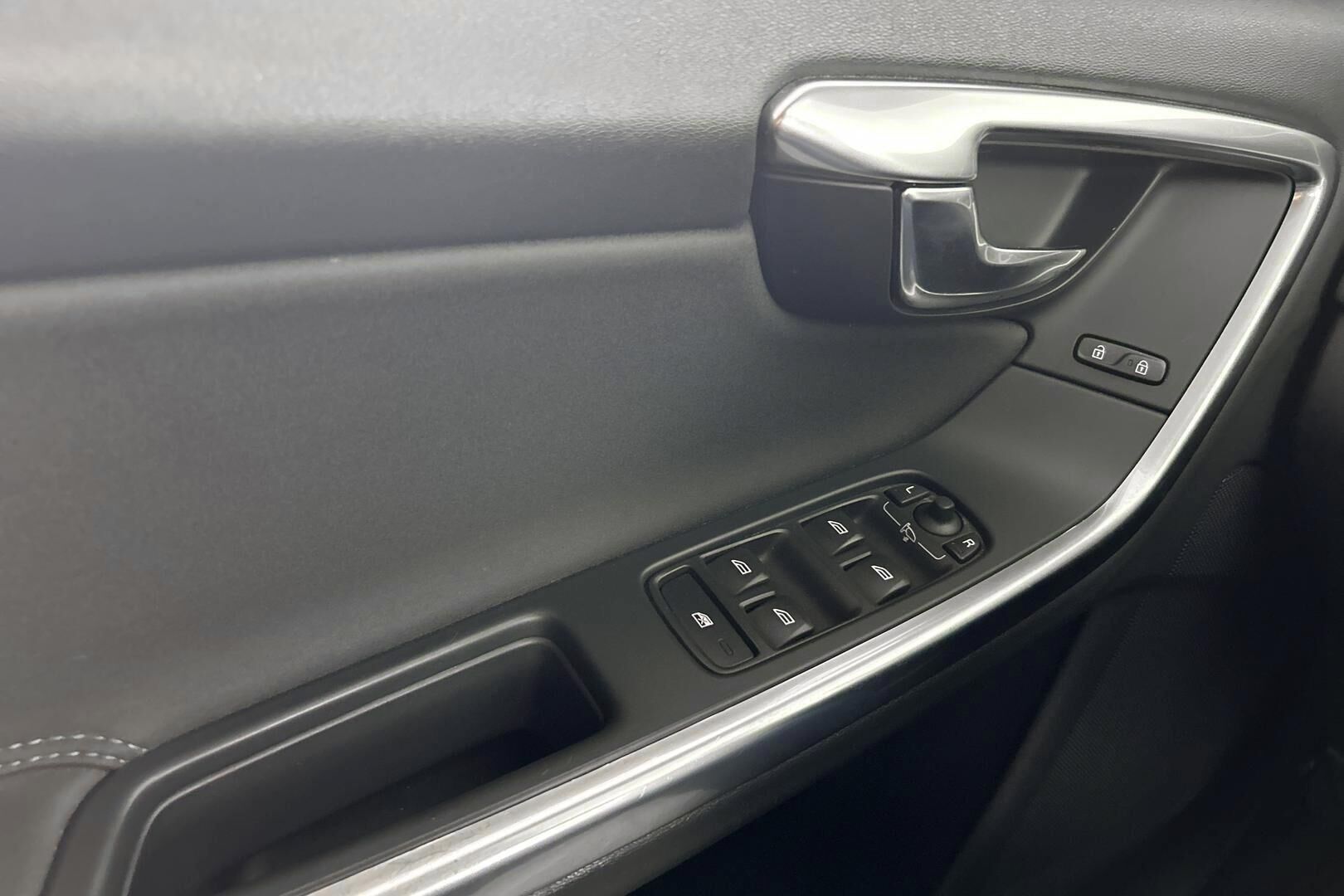 Volvo V60 iso kuva 22