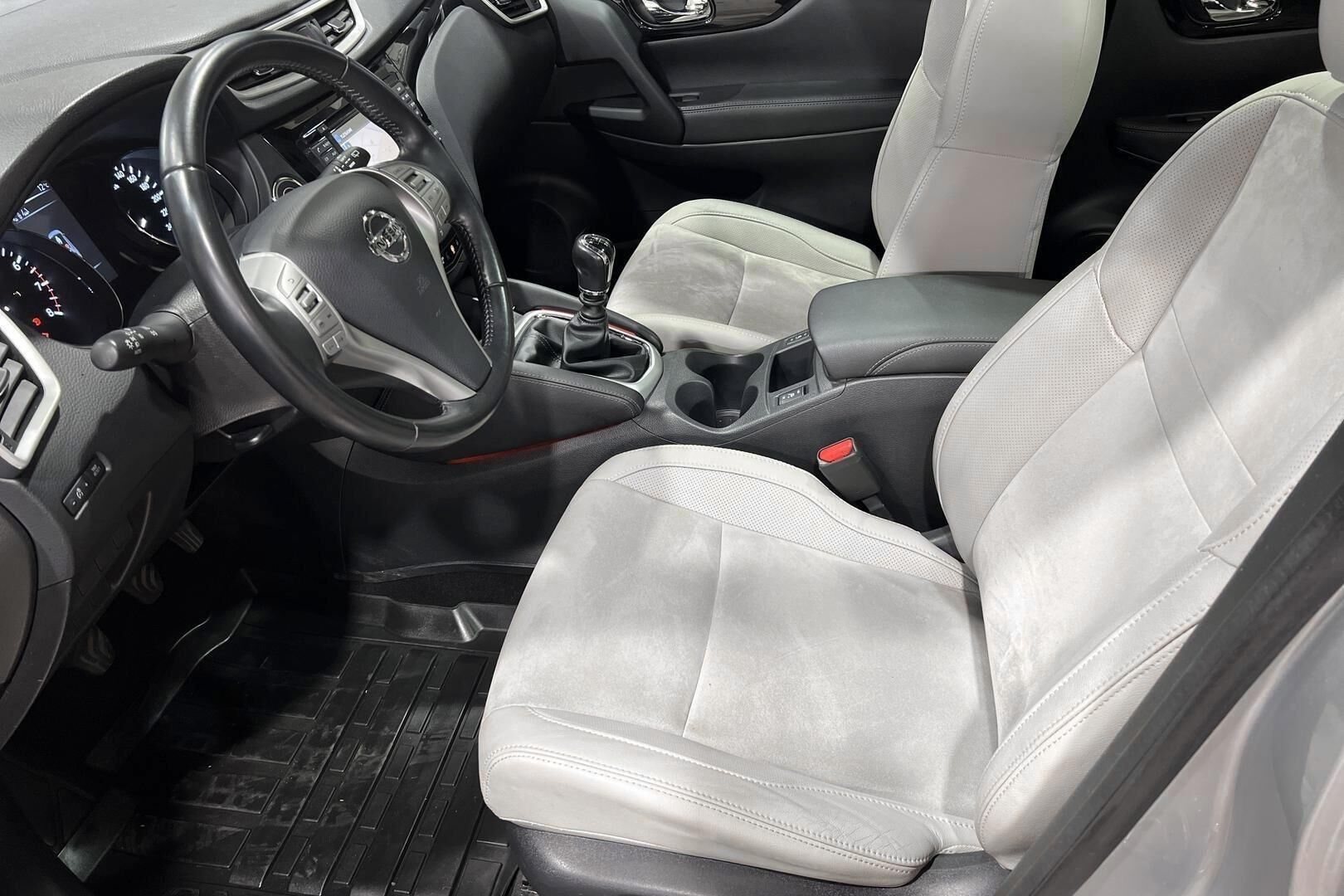 Nissan Qashqai iso kuva 9