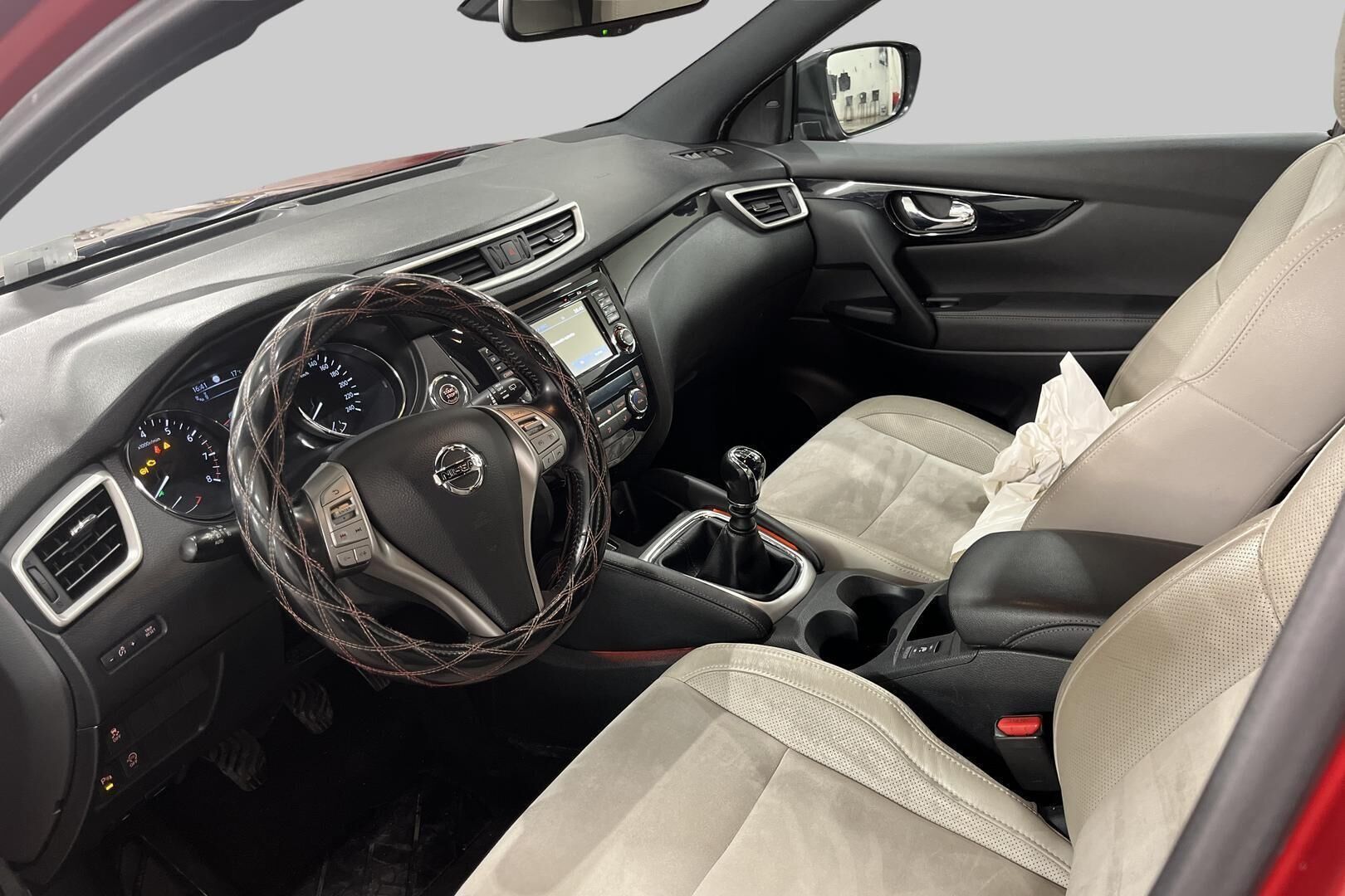 Nissan Qashqai iso kuva 8