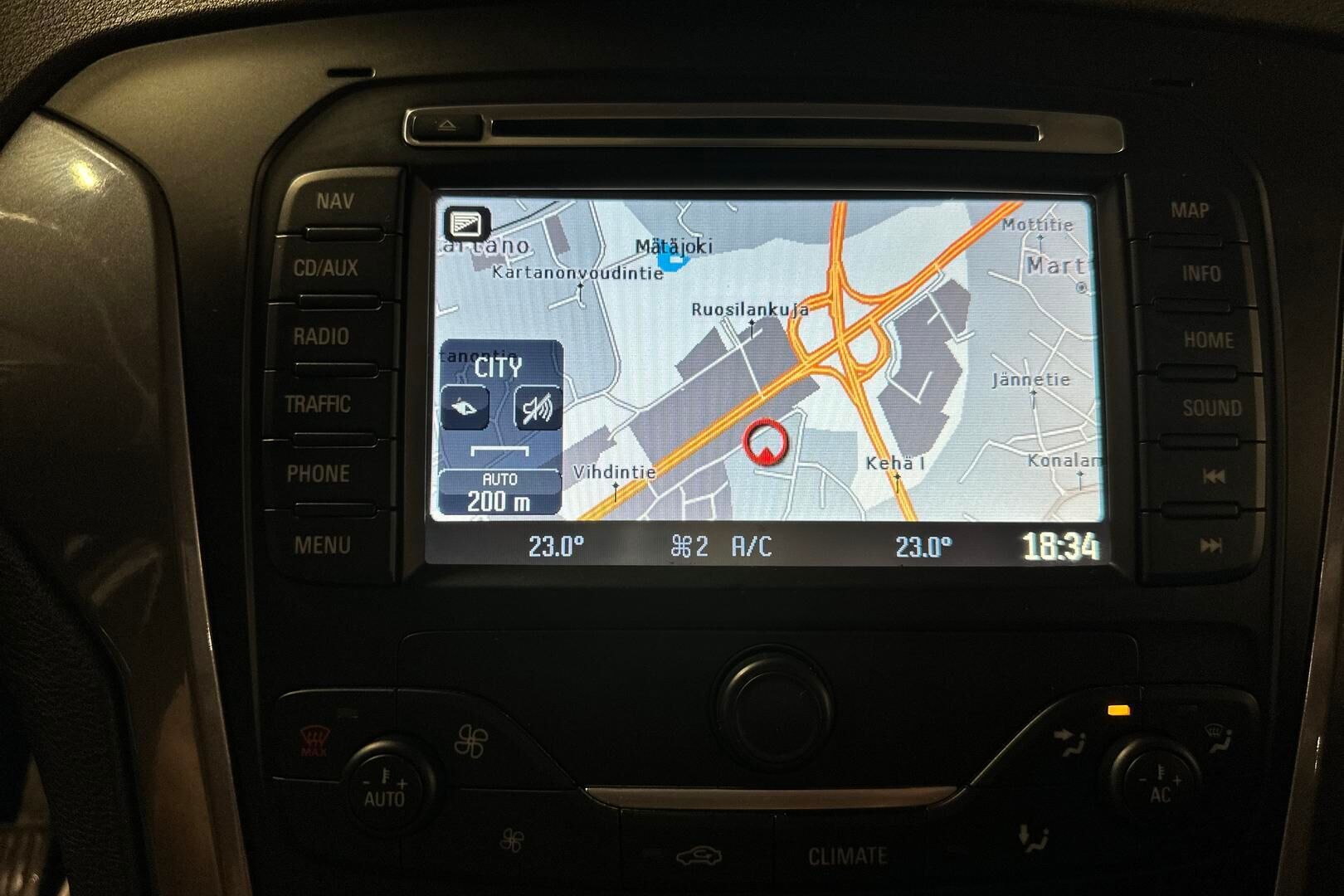 Ford Mondeo iso kuva 18