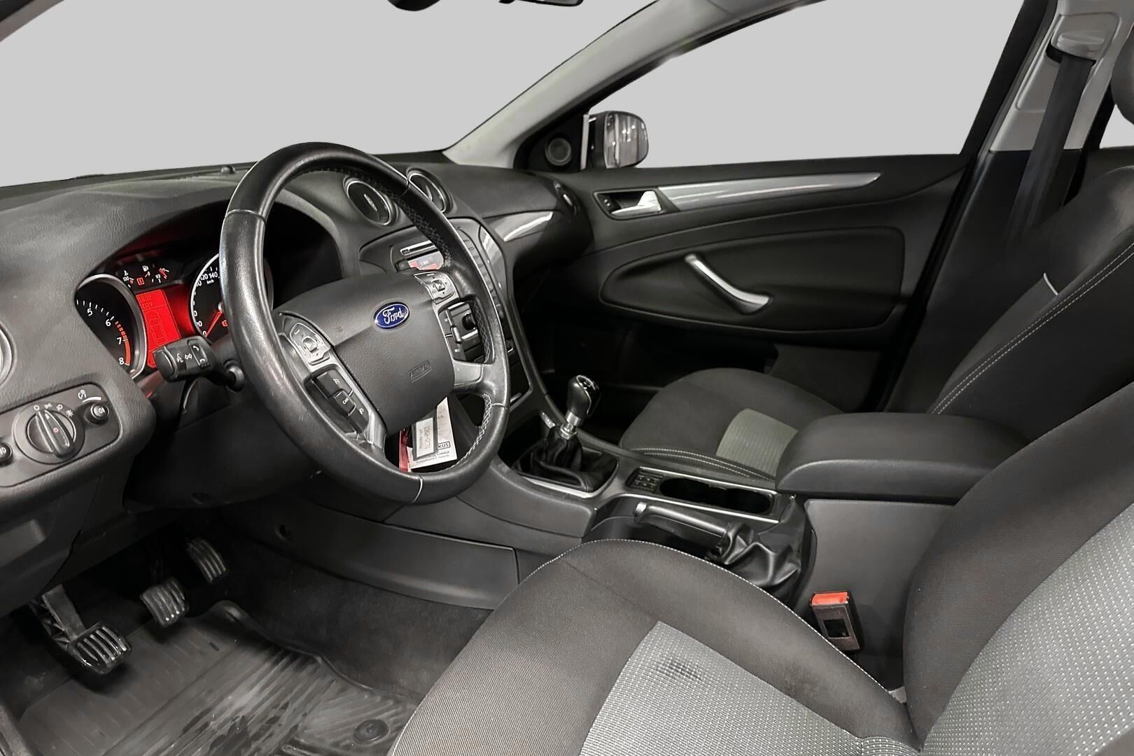 Ford Mondeo iso kuva 9