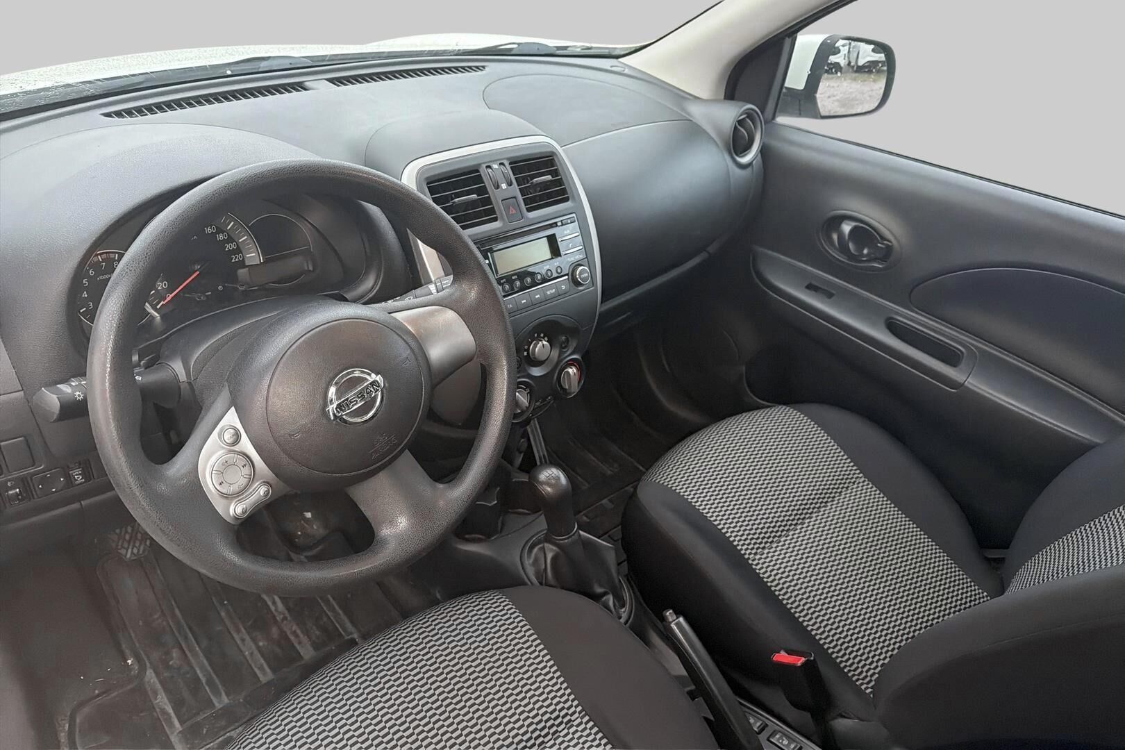 Nissan Micra iso kuva 5