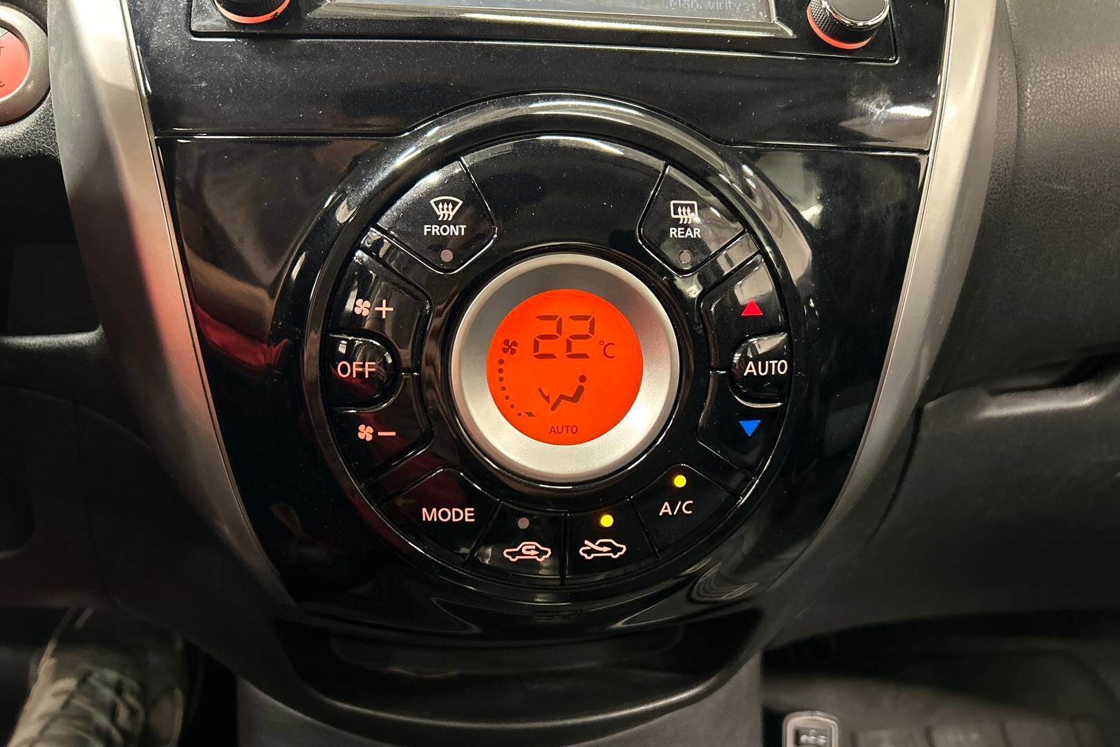 Nissan Note iso kuva 17