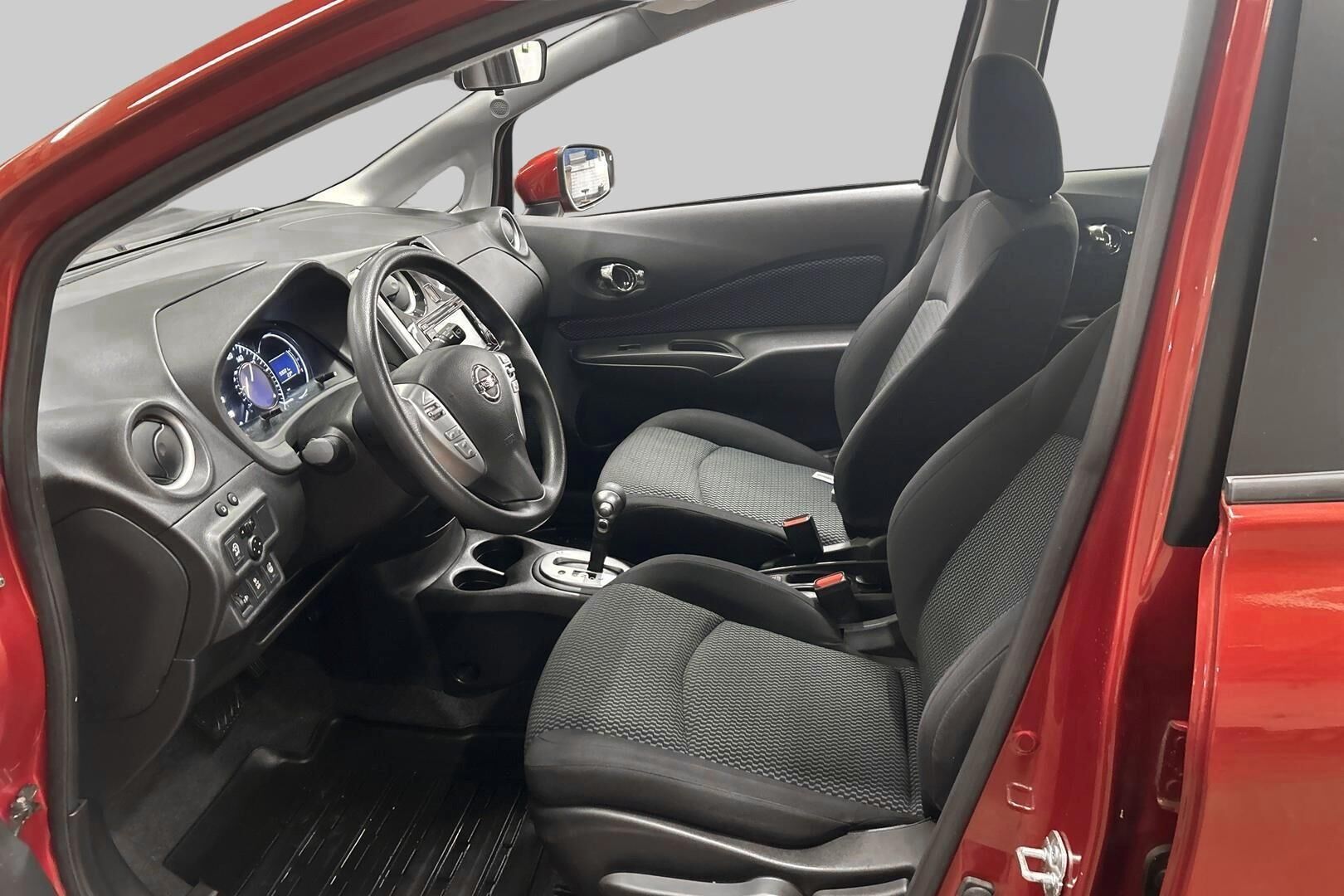 Nissan Note iso kuva 9