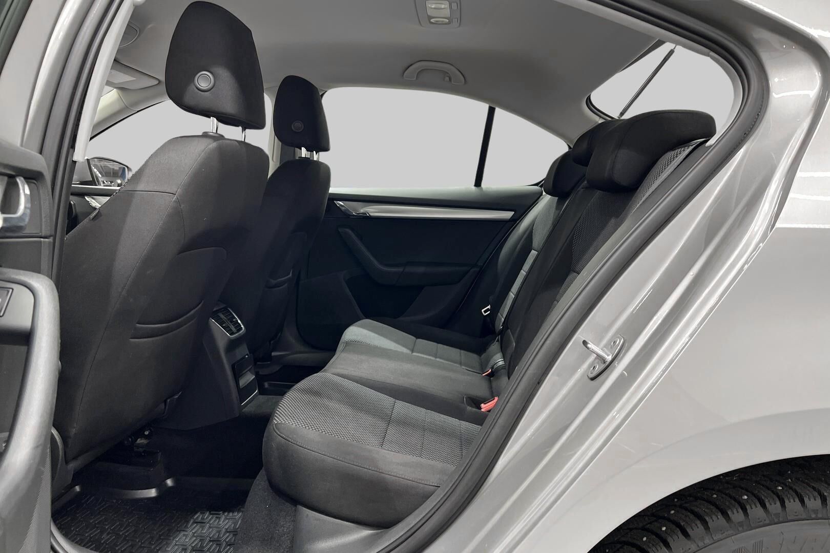 Skoda Octavia iso kuva 9