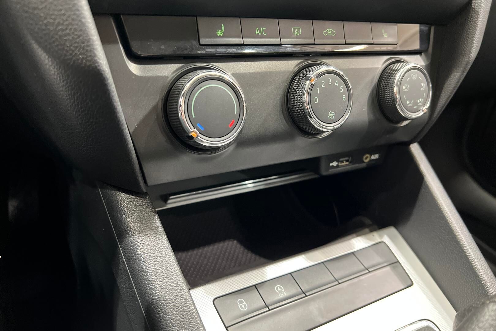 Skoda Octavia iso kuva 14