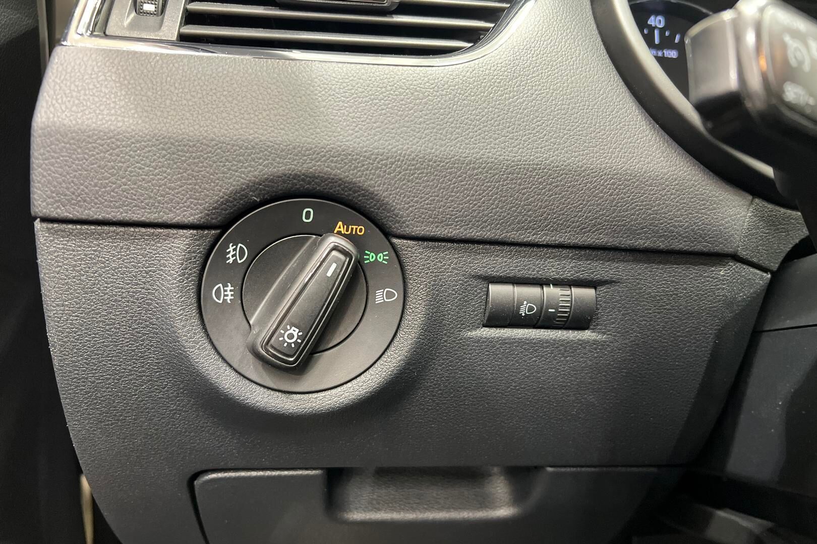 Skoda Octavia iso kuva 17