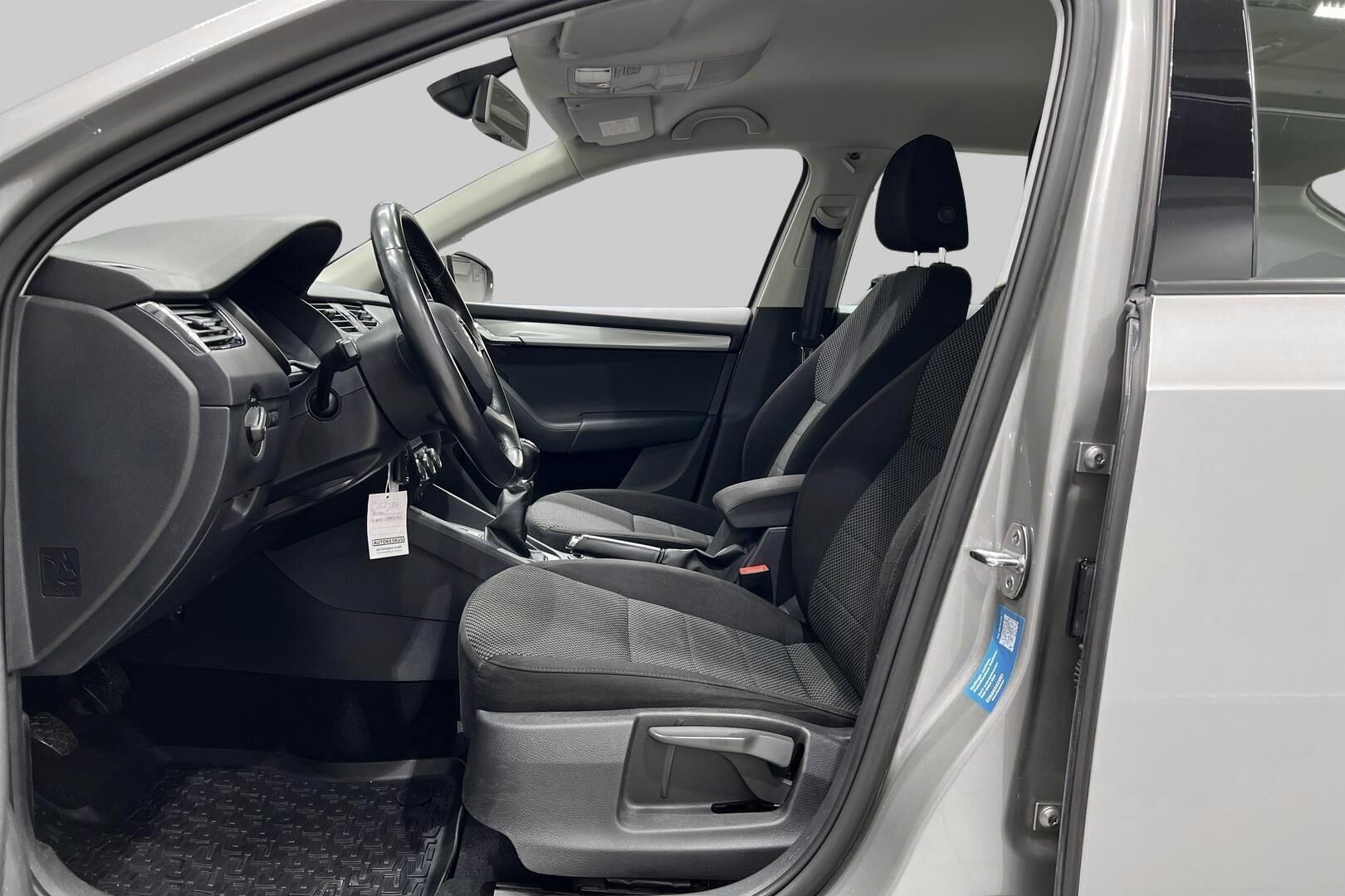 Skoda Octavia iso kuva 8