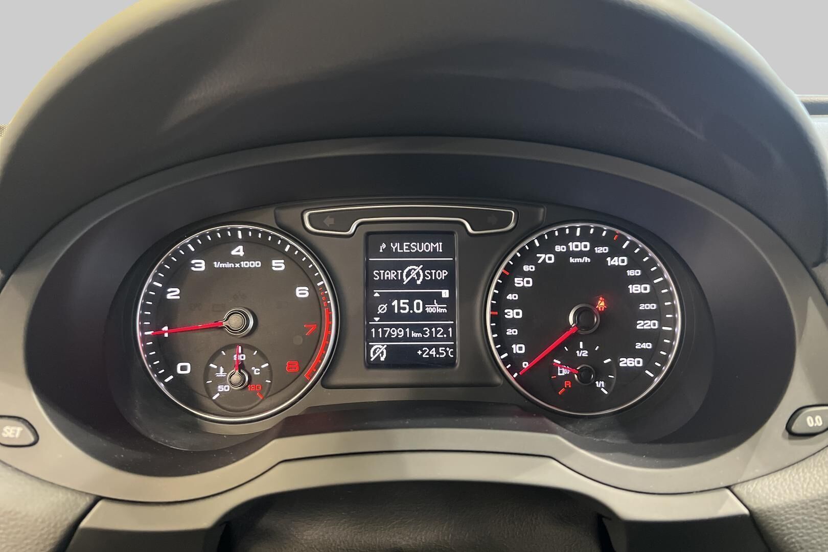 Audi Q3 iso kuva 14