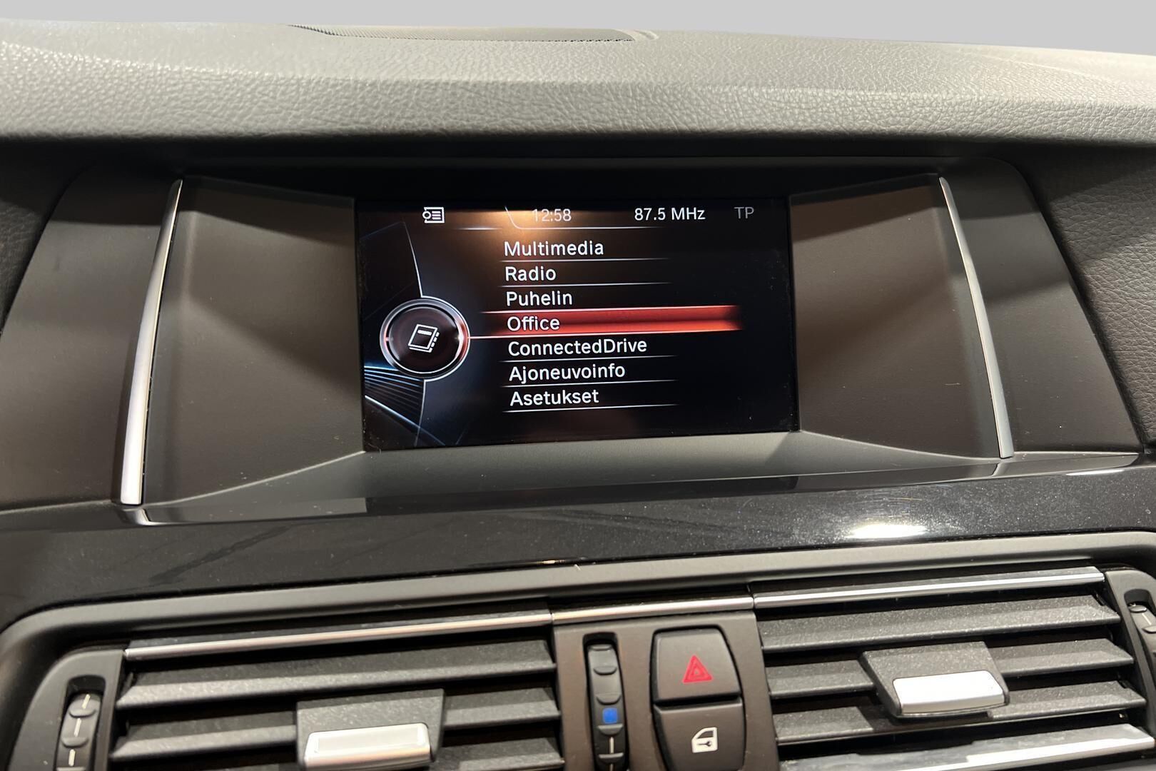 BMW 5-sarja iso kuva 18