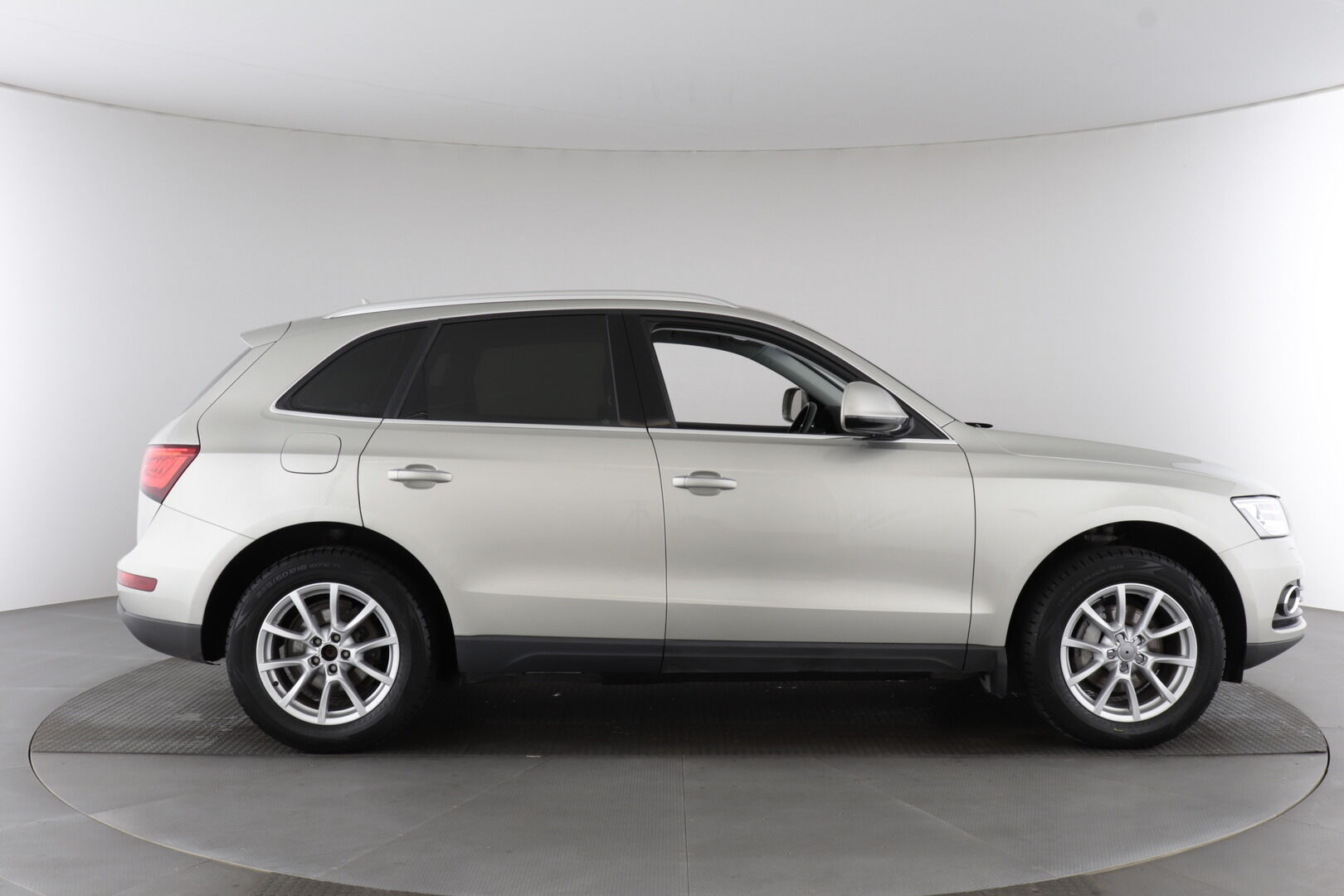 Audi Q5 iso kuva 5