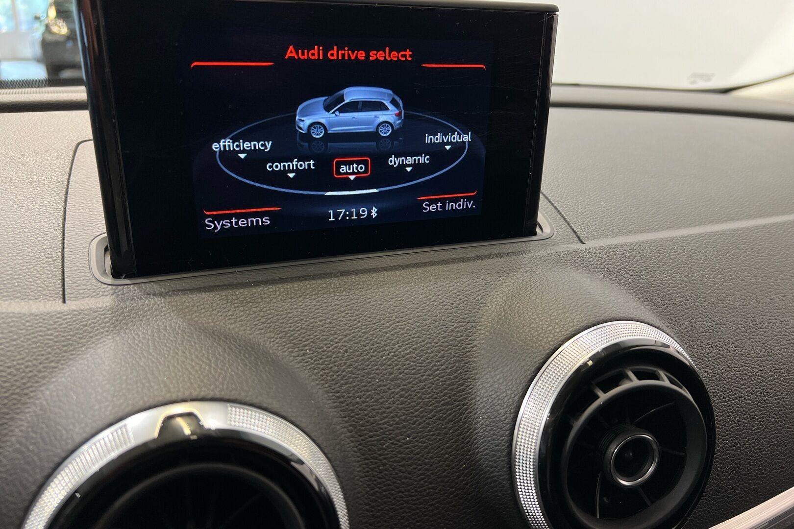 Audi A3 iso kuva 15