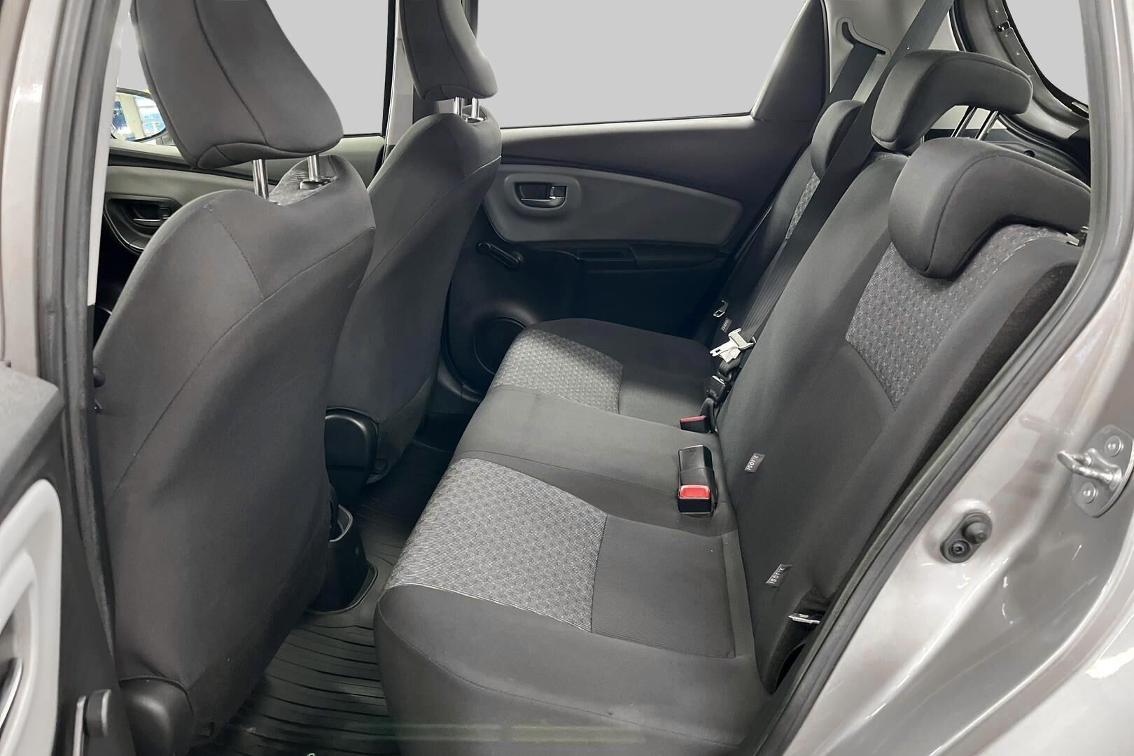 Toyota Yaris iso kuva 10