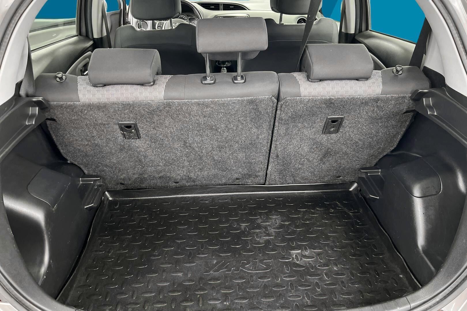 Toyota Yaris iso kuva 12