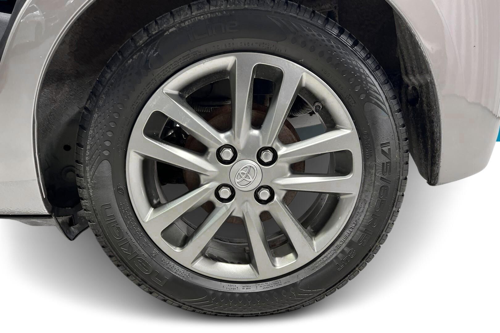 Toyota Yaris iso kuva 13