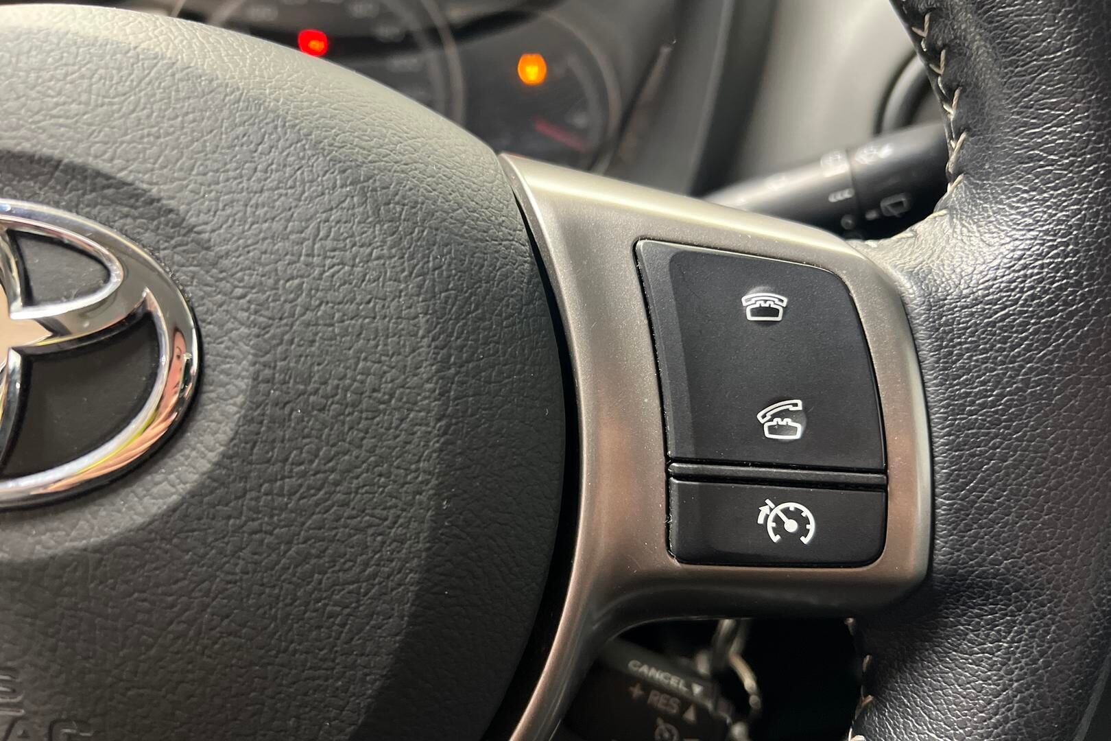 Toyota Yaris iso kuva 17