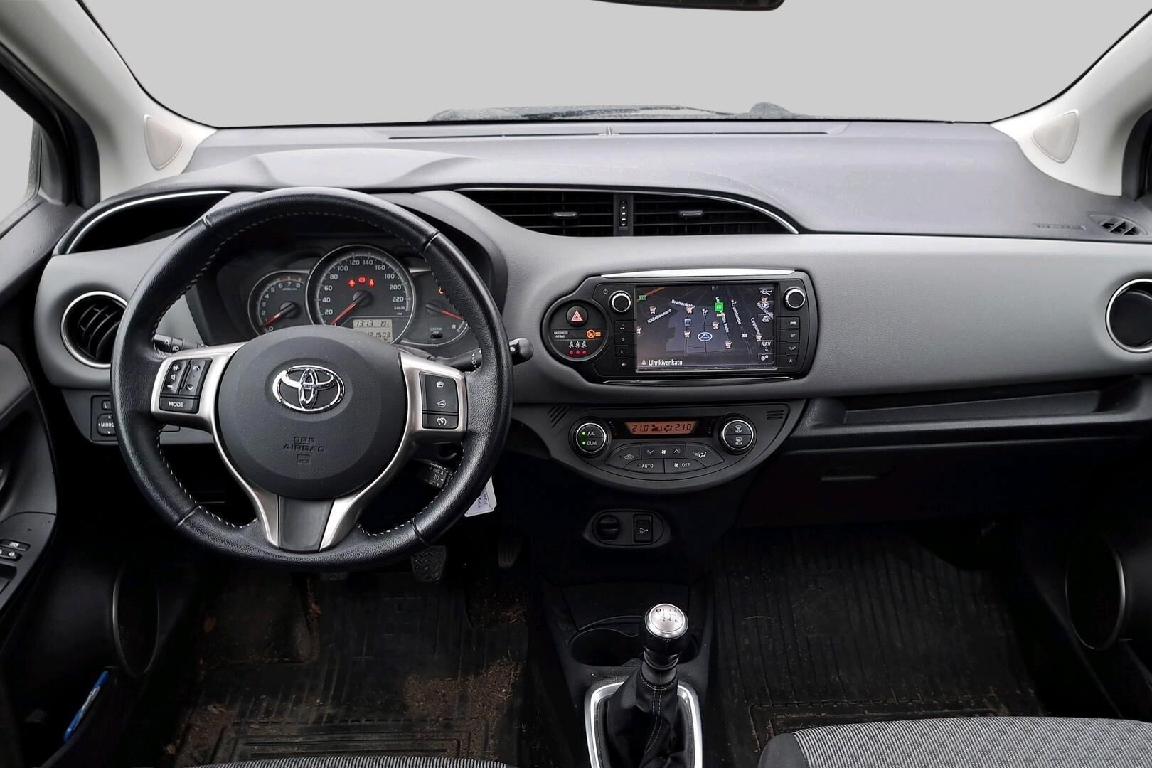 Toyota Yaris iso kuva 2