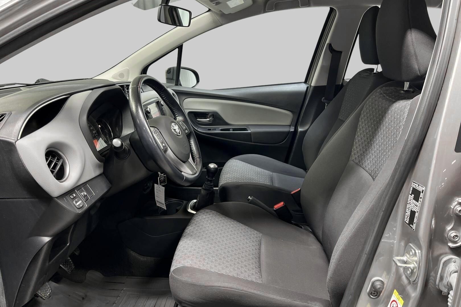 Toyota Yaris iso kuva 9