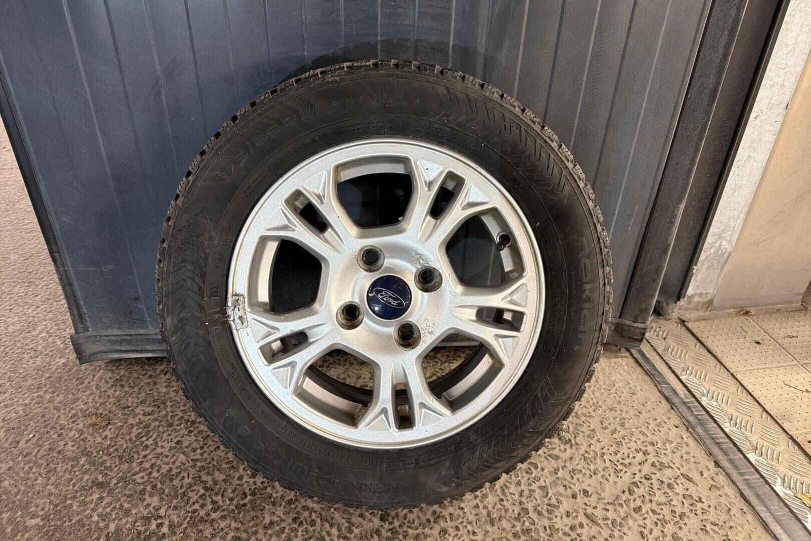 Ford Fiesta iso kuva 11