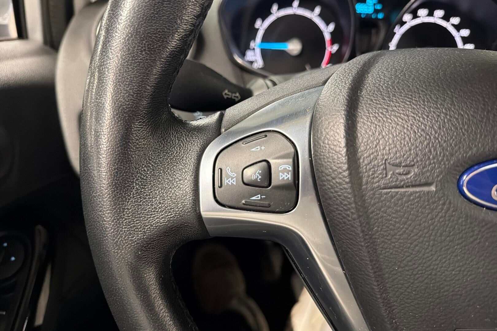 Ford Fiesta iso kuva 13