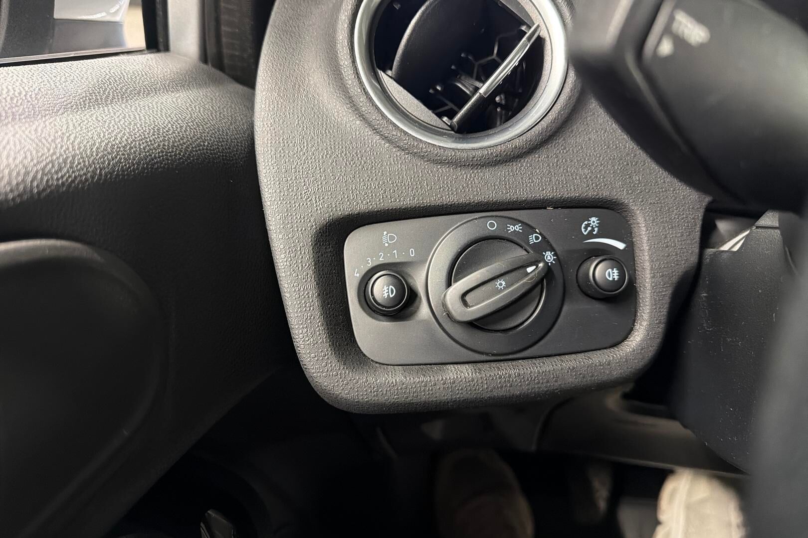 Ford Fiesta iso kuva 16