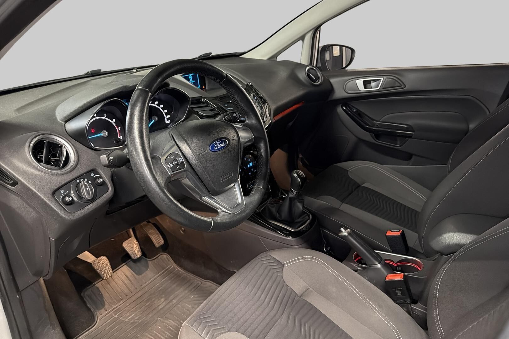 Ford Fiesta iso kuva 7