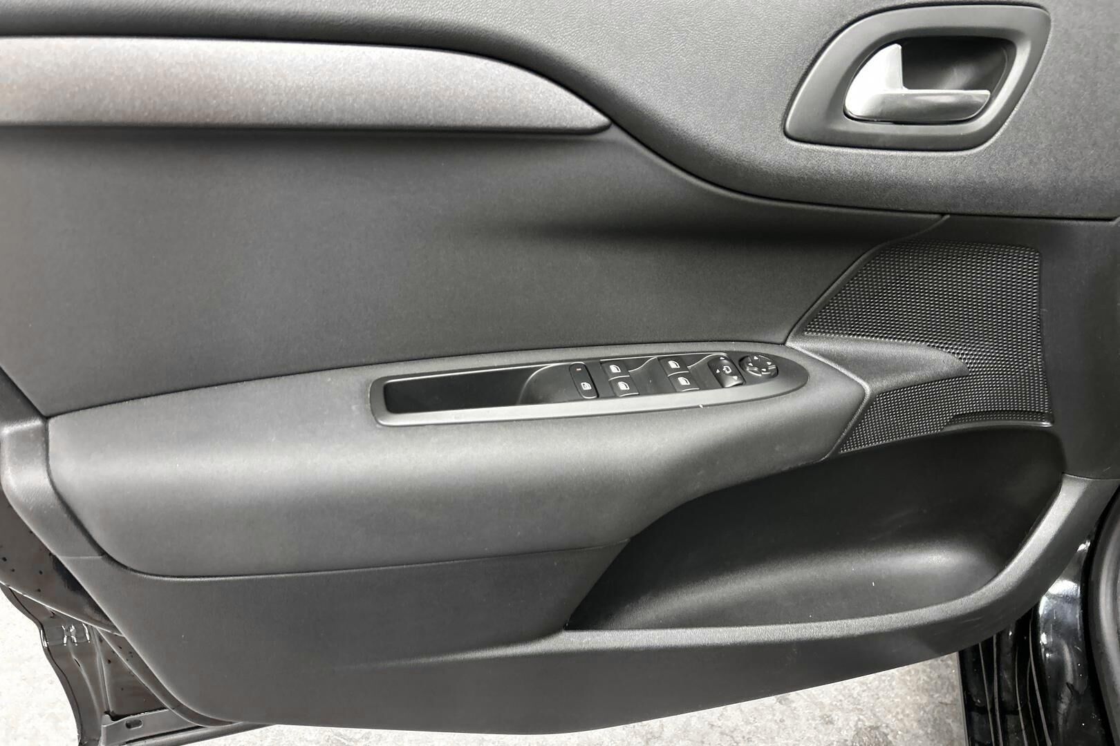 Citroen C4 iso kuva 18