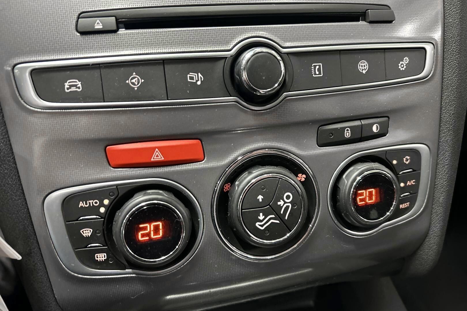 Citroen C4 iso kuva 6