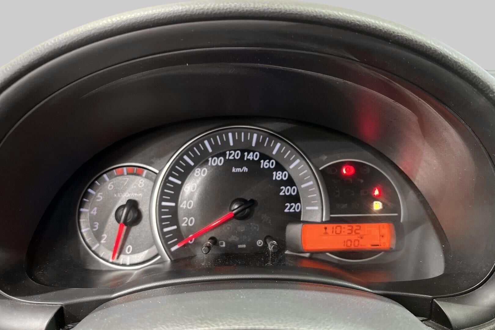 Nissan Micra iso kuva 14