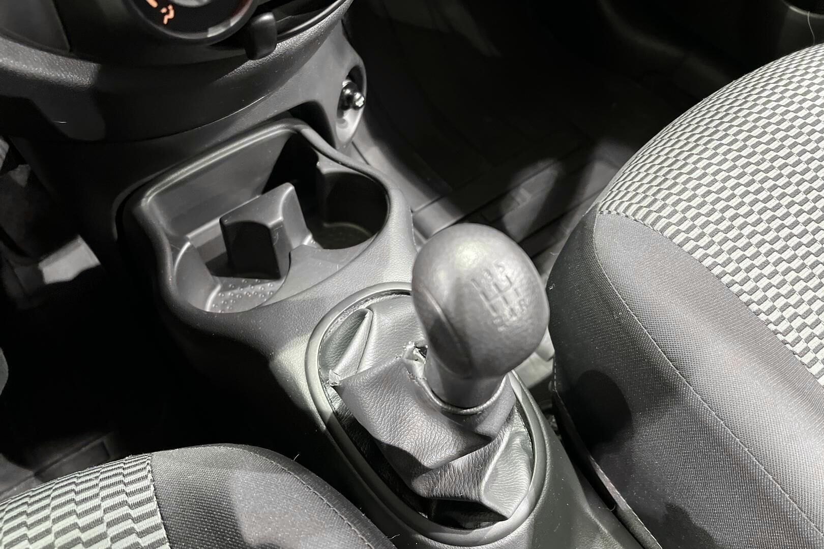 Nissan Micra iso kuva 17