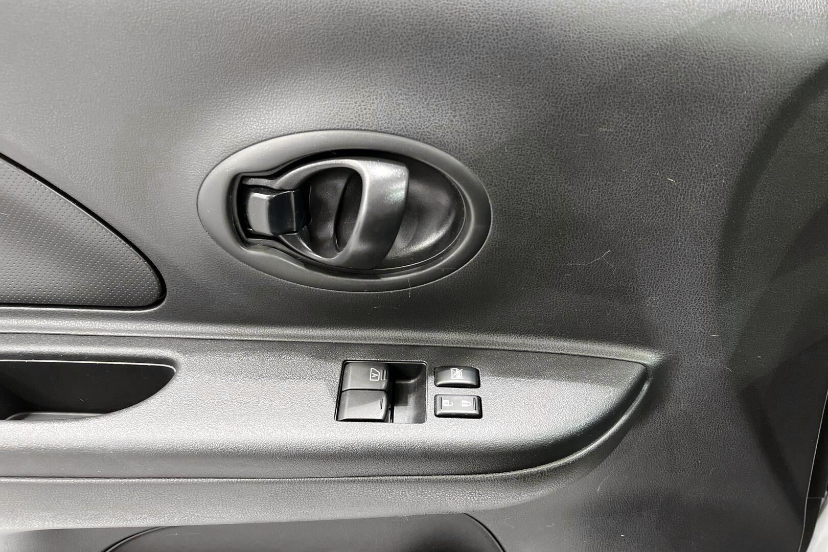 Nissan Micra iso kuva 21