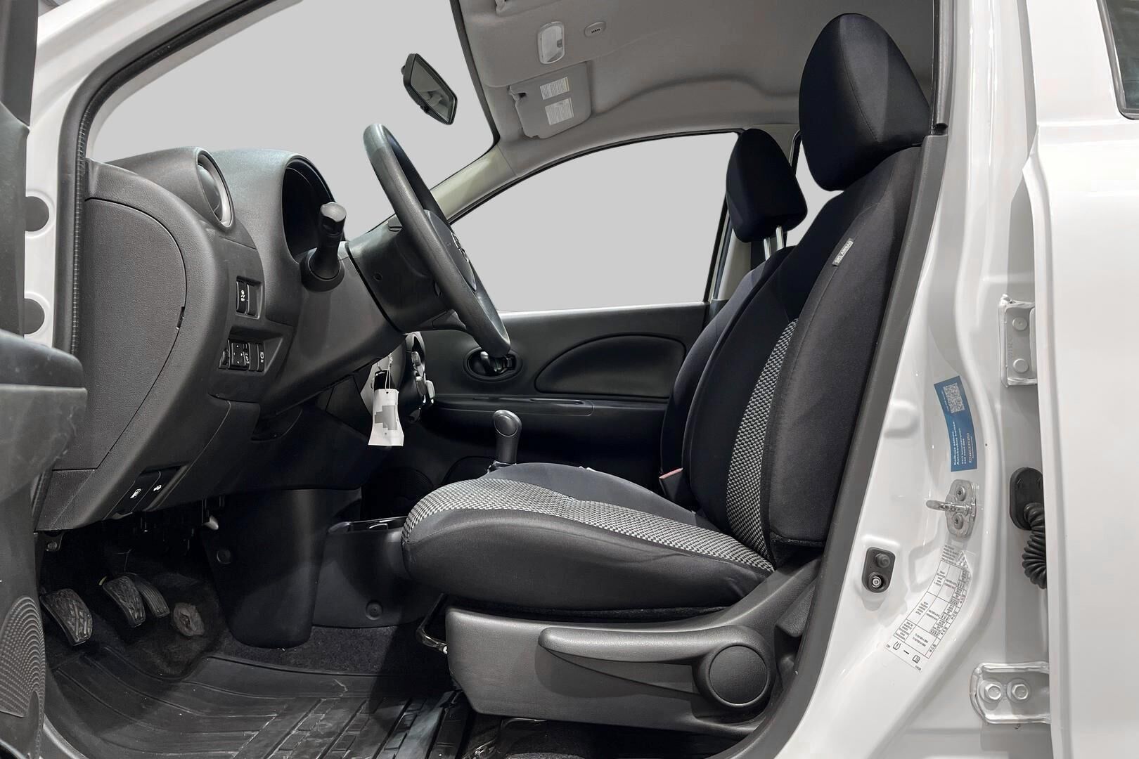 Nissan Micra iso kuva 9