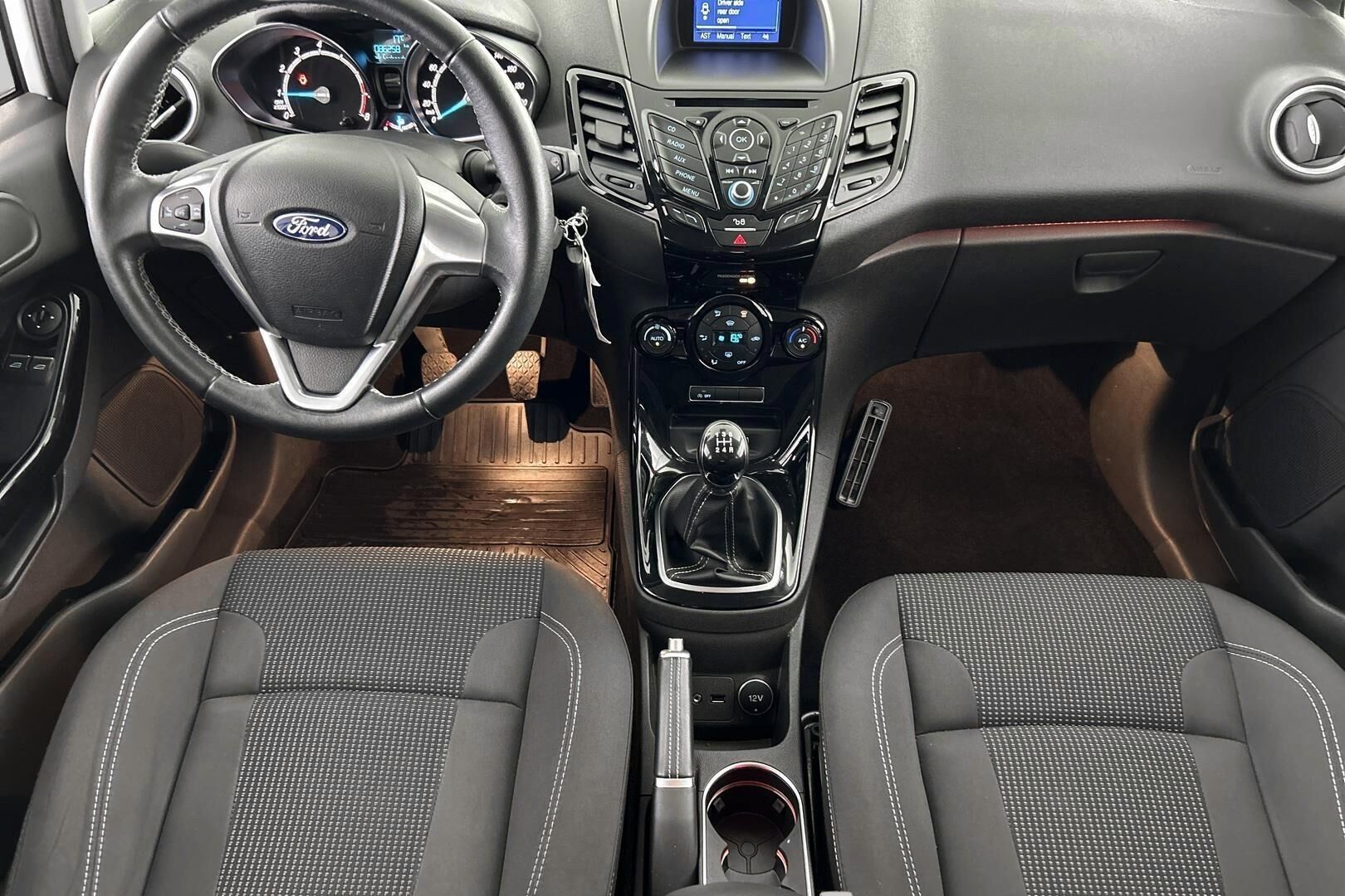 Ford Fiesta iso kuva 41