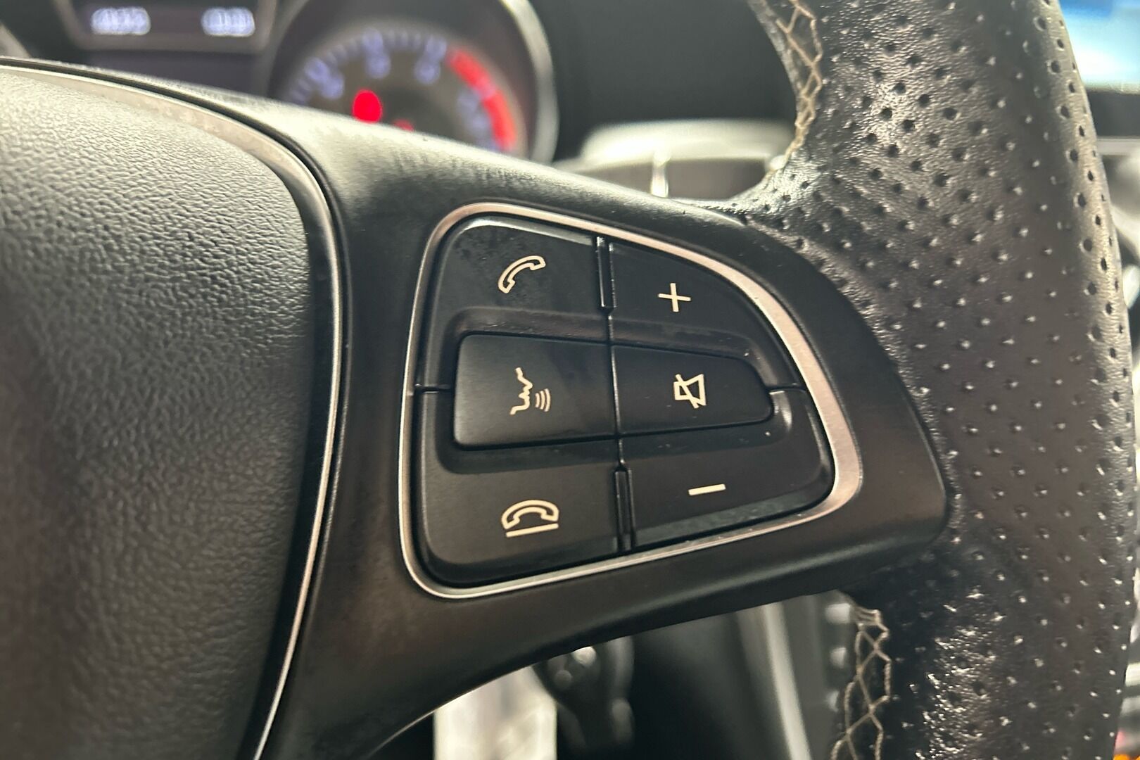 Mercedes-Benz CLA iso kuva 13