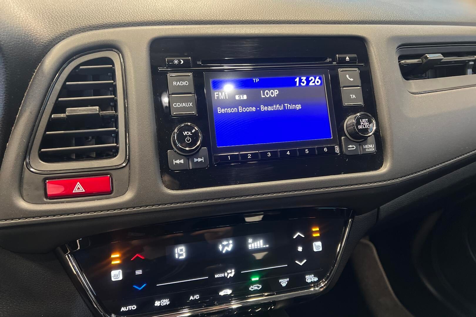Honda HR-V iso kuva 18