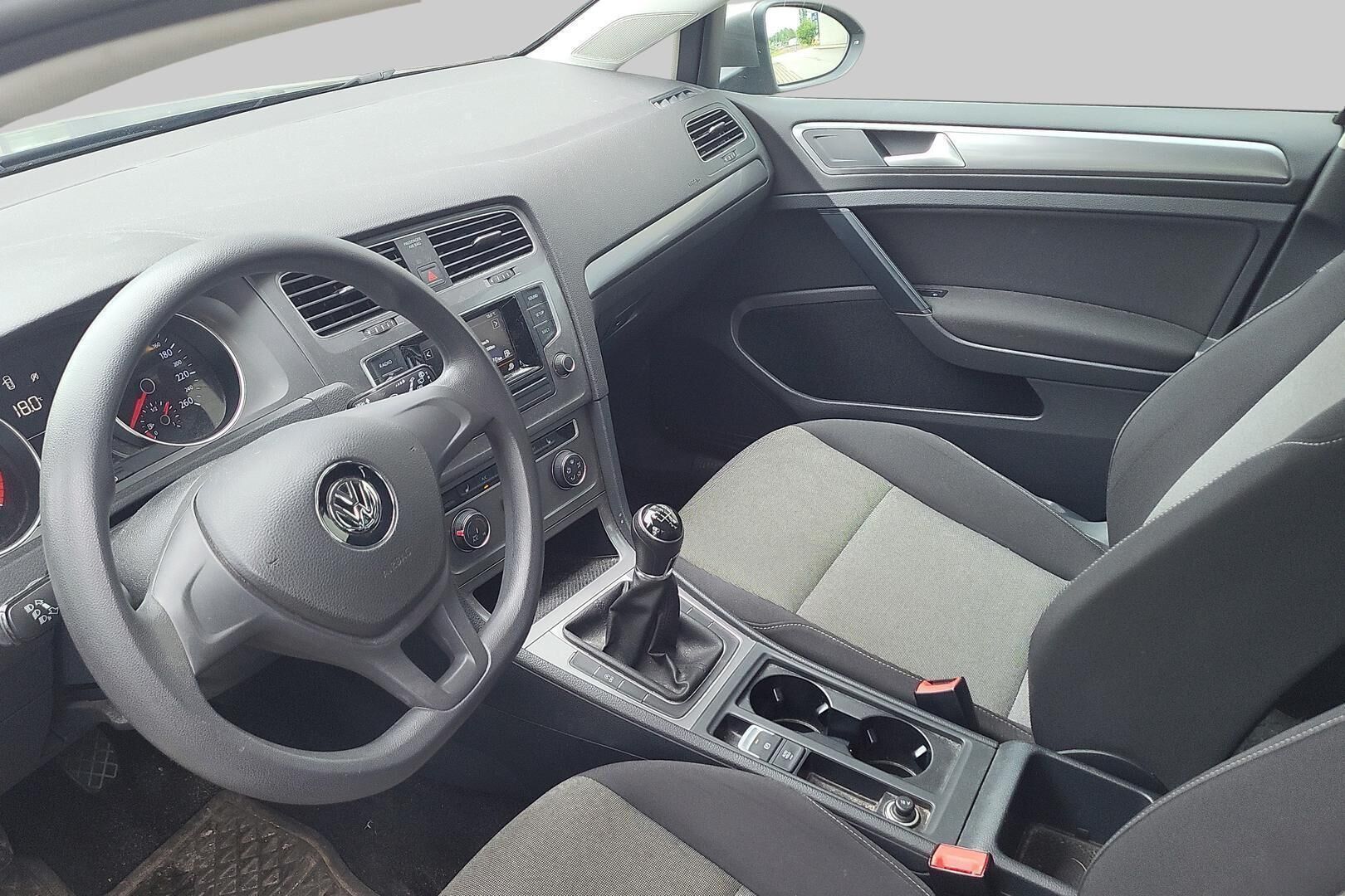 Volkswagen Golf iso kuva 1