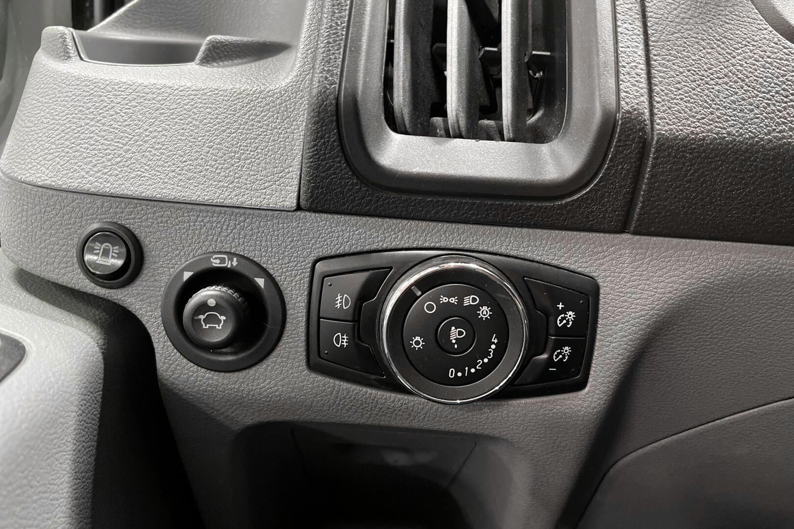 Ford Transit iso kuva 24