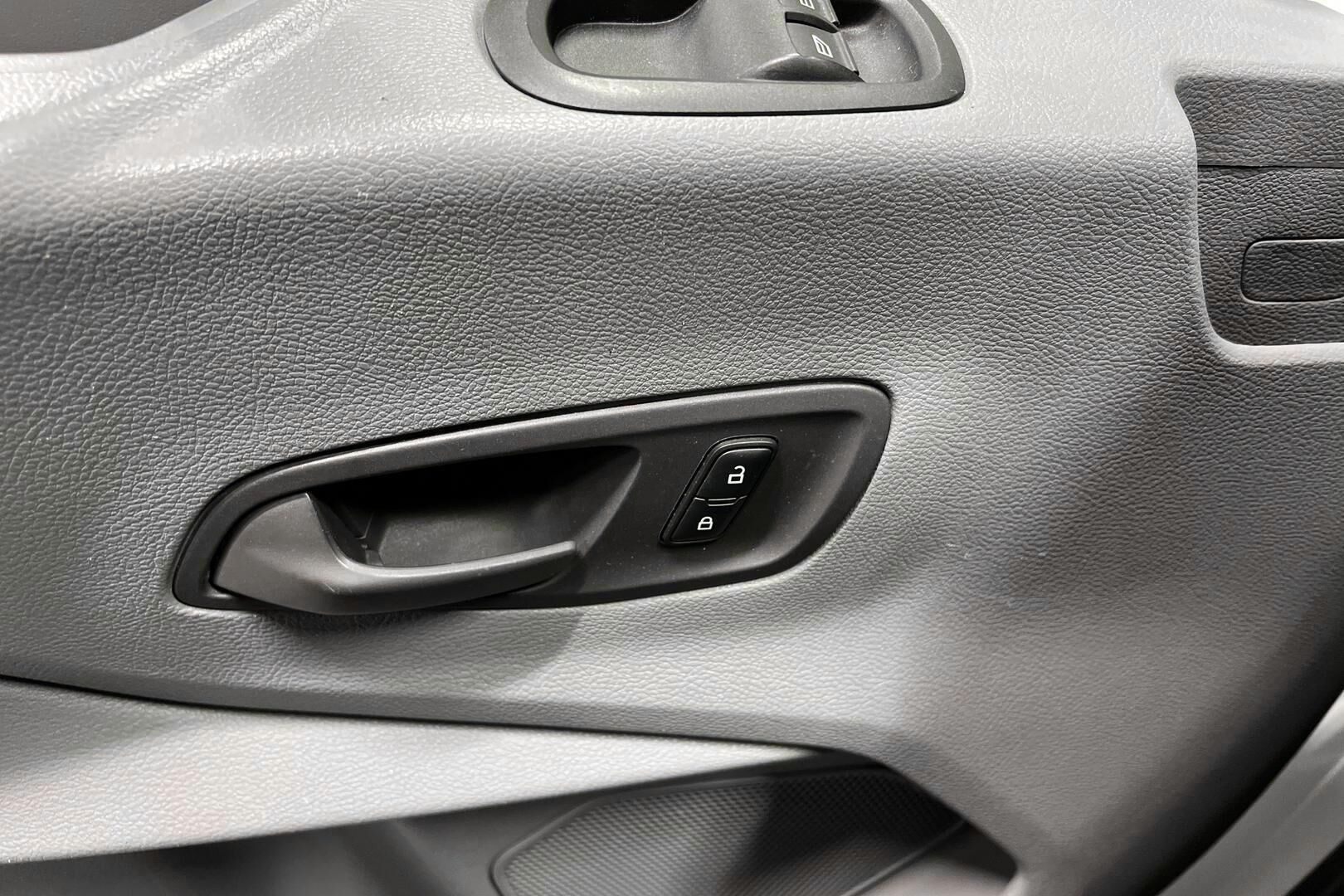 Ford Transit iso kuva 25