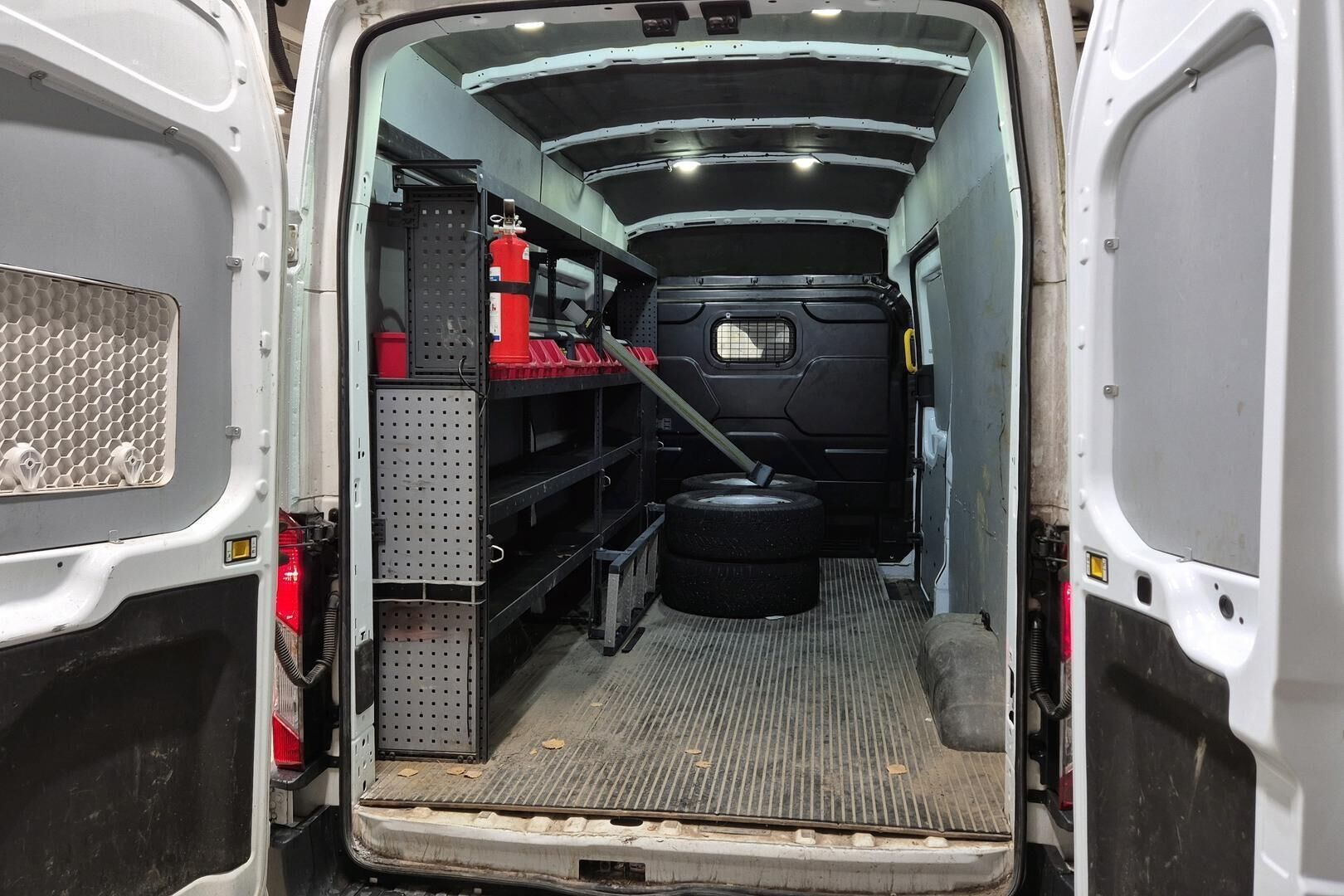 Ford Transit iso kuva 4