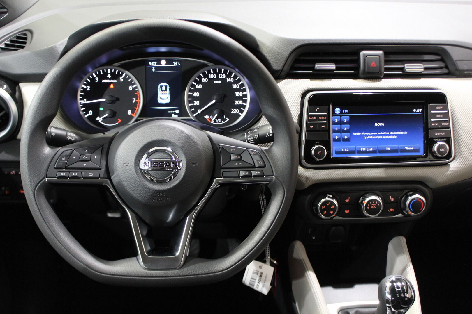 Nissan Micra iso kuva 4