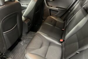 Volvo V60 Cross Country esikatselu 10