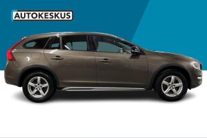 Volvo V60 Cross Country esikatselu 4